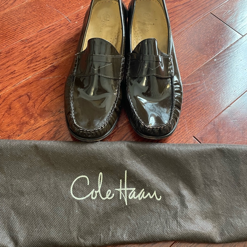 Cole Haan Women’s Shiny Chocolate Brown Patent Leather Loafers -10M EUC